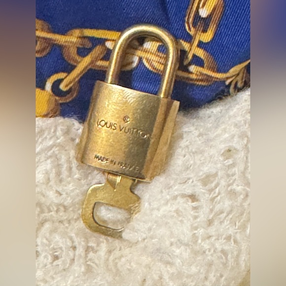 Louis  Vuitton Lock & Key #322 Necklace - Picture 5 of 13